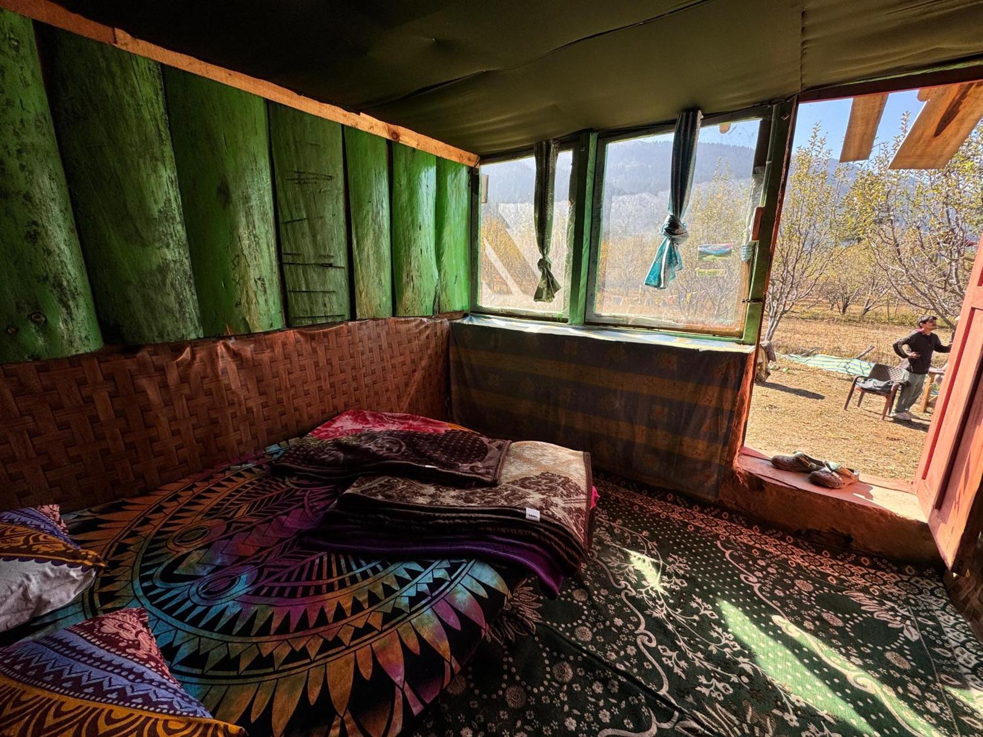 Готель Hippy Hyde Kalga Kalgha Екстер'єр фото